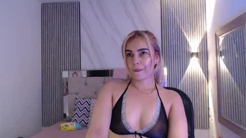 julieta__fox_ online show from 9, 4, 2026