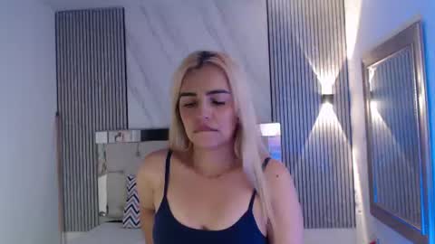 Snapshot of julieta__fox_ chatting on 17, 6, 2026 julieta__fox_ online show from 17, 6, 2026