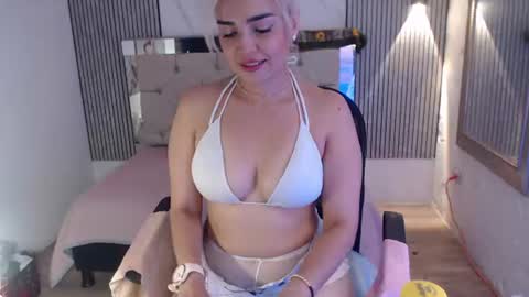 Snapshot of julieta__fox_ chatting on 14, 7, 2026 julieta__fox_ online show from 14, 7, 2026