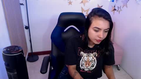 Snapshot of julieta_fn chatting on 28, 4, 2026 julieta_fn online show from 28, 4, 2026