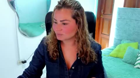 Snapshot of julieta_star69 chatting on 4, 10, 2025 julieta_star69 online show from 4, 10, 2025