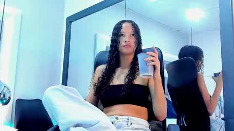 Snapshot of juliettableer chatting on 24, 9, 2025 Hi guys It is a pleasure to have you here I am Julieta online show from 24, 9, 2025