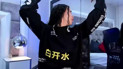 Snapshot of juliettableer chatting on 8, 10, 2025 Hi guys It is a pleasure to have you here I am Julieta online show from 8, 10, 2025