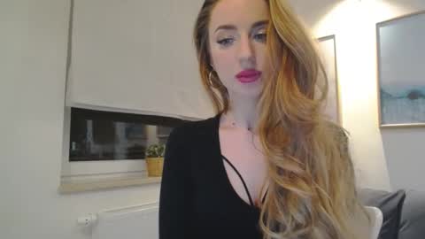 Snapshot of juliettesensual chatting on 9, 2, 2025 JulietteSensual online show from 9, 2, 2025