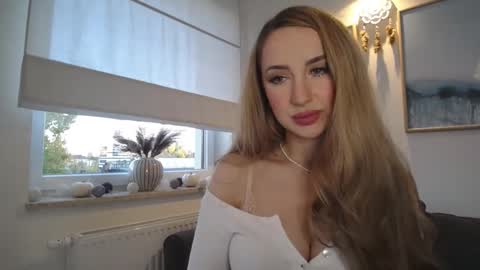 Snapshot of juliettesensual chatting on 19, 10, 2025 JulietteSensual online show from 19, 10, 2025