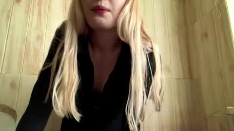 Snapshot of juligwartney chatting on 9, 6, 2026 Malin online show from 9, 6, 2026