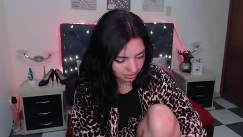 Snapshot of juliieth_miller chatting on 8, 1, 2025 Juliieth Miller online show from 8, 1, 2025