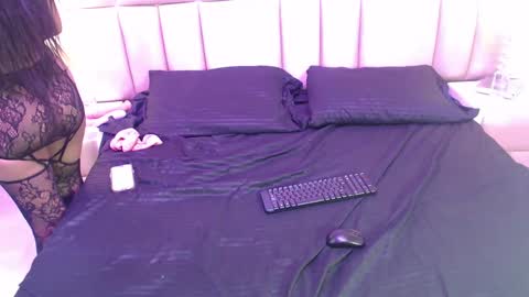 julitpink online show from 4, 10, 2025