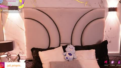 jullianapriv_ online show from 6, 4, 2026