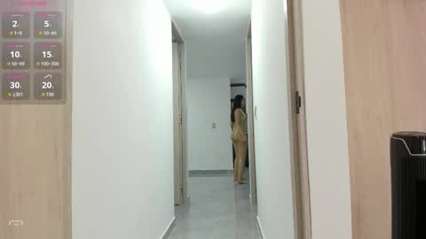 Snapshot of jullya_x_ chatting on 21, 10, 2025 jullya 630 1330 -5 online show from 21, 10, 2025