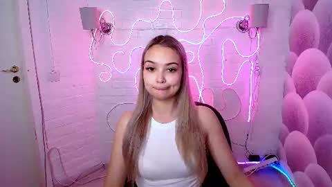 Snapshot of jullymood chatting on 5, 8, 2026 DoubleCherry online show from 5, 8, 2026