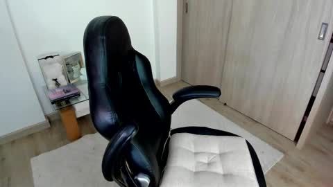 july_correa online show from 3, 10, 2025