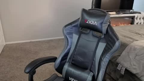 julyclb online show from 16, 4, 2026