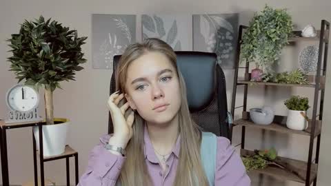 junewoods online show from 12, 11, 2025