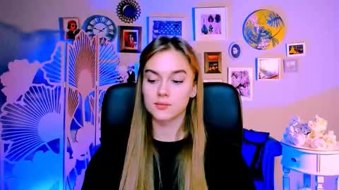 junewoods online show from 14, 11, 2025