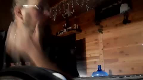 Snapshot of just_hangin_around chatting on 11, 11, 2025 just_hangin_around online show from 11, 11, 2025