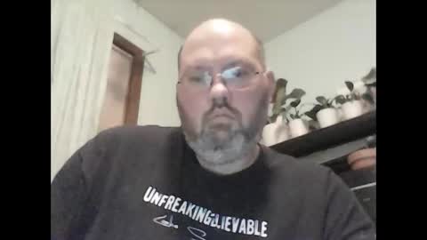 Snapshot of just_hangin_around chatting on 1, 12, 2025 just_hangin_around online show from 1, 12, 2025