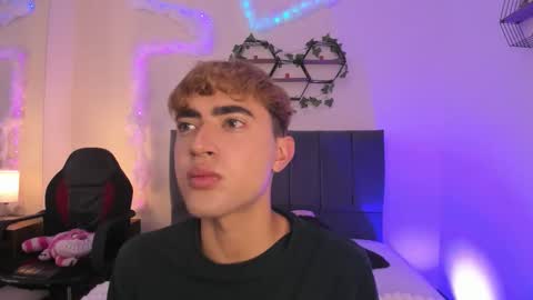 Justin online show from 4, 12, 2025