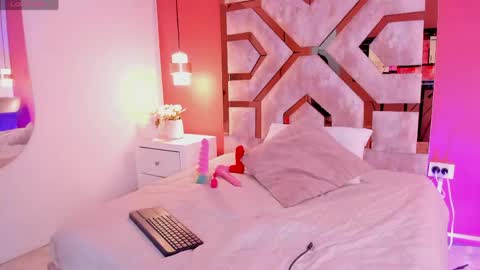 Mia online show from 16, 4, 2026