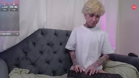 Snapshot of juuzou_kit chatting on 8, 3, 2025 Juuzou hehim u can call me Juz online show from 8, 3, 2025