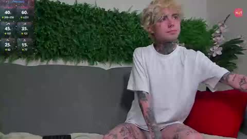 Snapshot of juuzou_kit chatting on 9, 3, 2025 Juuzou hehim u can call me Juz online show from 9, 3, 2025