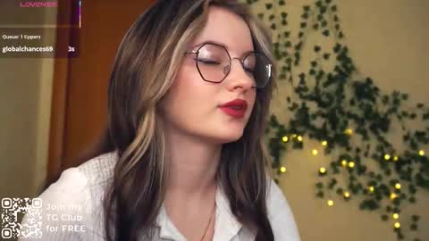 Snapshot of kacyboone chatting on 13, 10, 2025 Tate online show from 13, 10, 2025