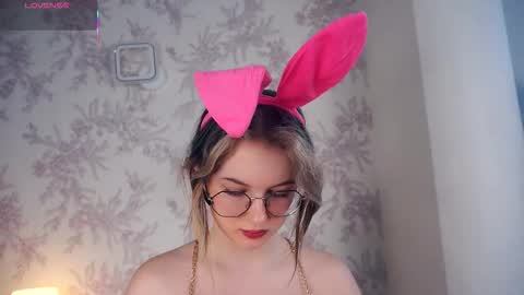 Snapshot of kacyboone chatting on 27, 10, 2025 Tate online show from 27, 10, 2025