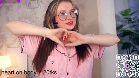 Snapshot of kacyboone chatting on 13, 11, 2025 Tate online show from 13, 11, 2025