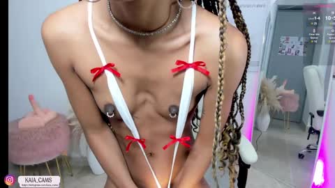 Snapshot of kaia_cam chatting on 11, 3, 2025    online show from 11, 3, 2025