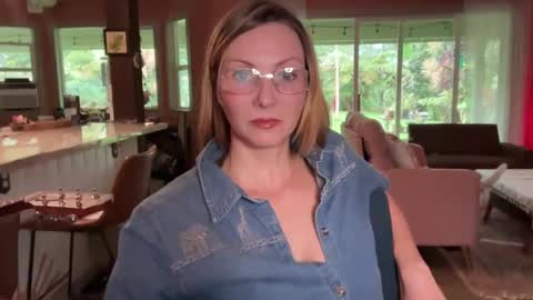 Snapshot of kaileeshy chatting on 1, 1, 2025 Kailee Smile online show from 1, 1, 2025