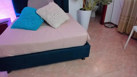 KaliMonroe online show from 9, 1, 2025