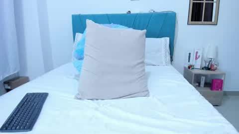 Kamilalopez online show from 12, 9, 2025