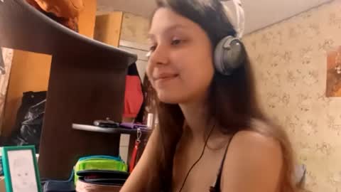 Snapshot of kamisalling chatting on 29, 9, 2025 Mari Simmons online show from 29, 9, 2025