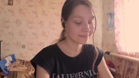 Snapshot of kamisalling chatting on 17, 10, 2025 Mari Simmons online show from 17, 10, 2025