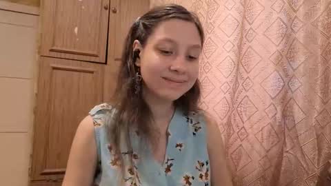 Snapshot of kamisalling chatting on 6, 11, 2025 Mari Simmons online show from 6, 11, 2025