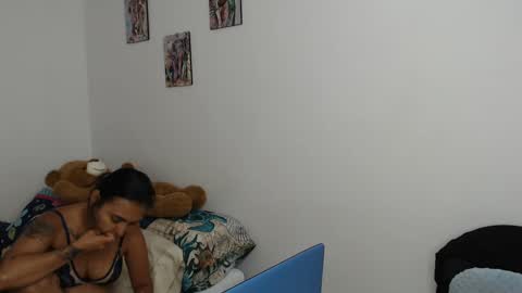 Snapshot of kammy_cami chatting on 11, 9, 2025 kammy y camila online show from 11, 9, 2025