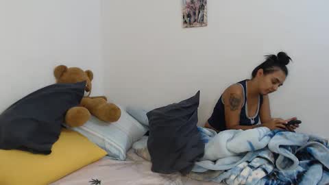 Snapshot of kammy_cami chatting on 2, 10, 2025 kammy y camila online show from 2, 10, 2025