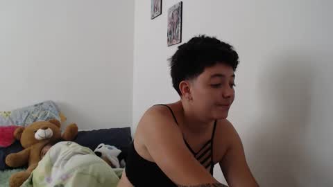 Snapshot of kammy_cami chatting on 25, 10, 2025 kammy y camila online show from 25, 10, 2025