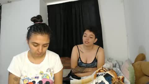 Snapshot of kammy_cami chatting on 15, 12, 2025 kammy y camila online show from 15, 12, 2025