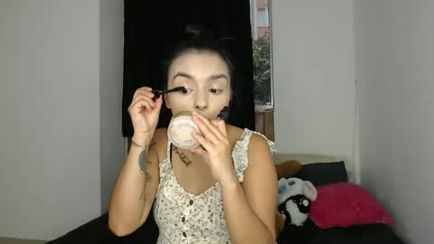 Snapshot of kammy_cami chatting on 17, 12, 2025 kammy y camila online show from 17, 12, 2025