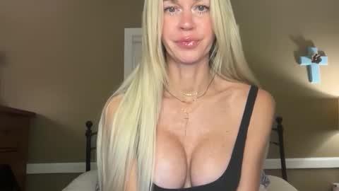 Snapshot of karabearr chatting on 26, 10, 2025 kara online show from 26, 10, 2025