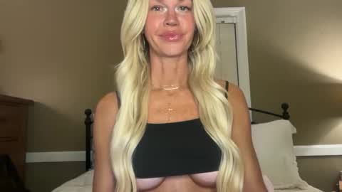 Snapshot of karabearr chatting on 15, 12, 2025 kara online show from 15, 12, 2025