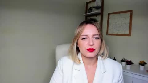 Snapshot of karenenergy chatting on 15, 12, 2025 Karenenergy online show from 15, 12, 2025