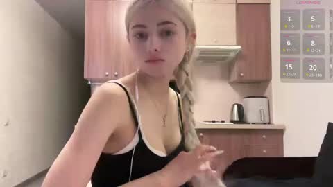 Snapshot of karensimilton chatting on 19, 7, 2026 May online show from 19, 7, 2026