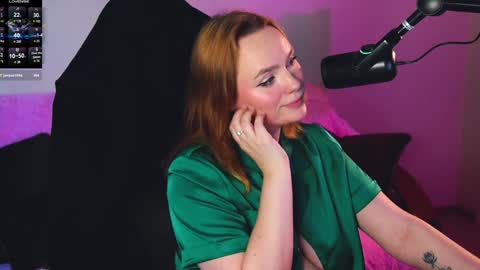 Snapshot of kari_lunna chatting on 7, 12, 2024 Karoline online show from 7, 12, 2024