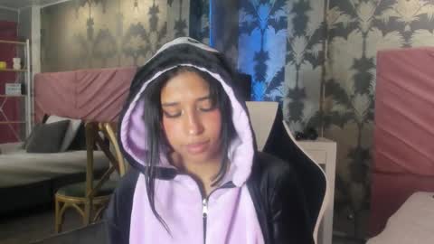 Snapshot of karin_ks chatting on 6, 10, 2025 Karina online show from 6, 10, 2025