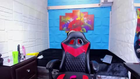 karinatompson online show from 4, 12, 2025