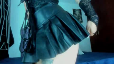 KARINNA  RAVEN online show from 10, 10, 2025