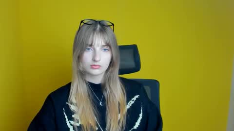 Snapshot of karla_flower chatting on 17, 9, 2025 Karla online show from 17, 9, 2025