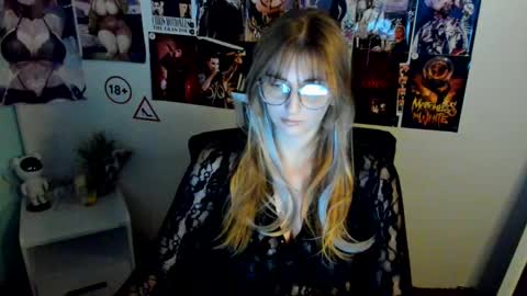 Snapshot of karla_flower chatting on 16, 10, 2025 Karla online show from 16, 10, 2025